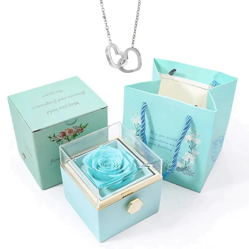 Kit Amor Completo: Rosa Eterna com Colar Personalizado + 2 Chaveiros + Ebook Guia do Amor
